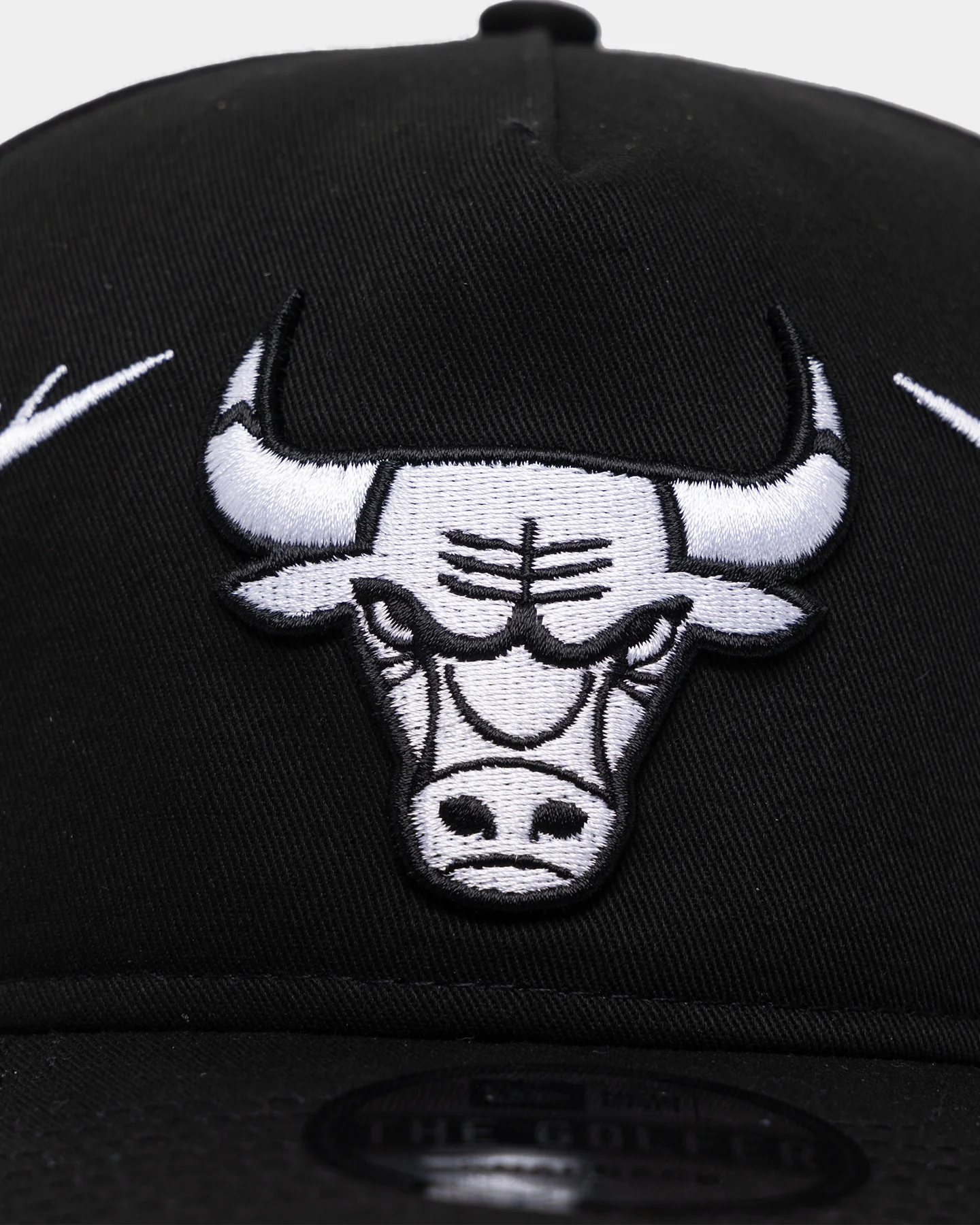 New Era Chicago Bulls 'Twisted Thorns' Golfer Pre-Curved Snapback Black - Image 5