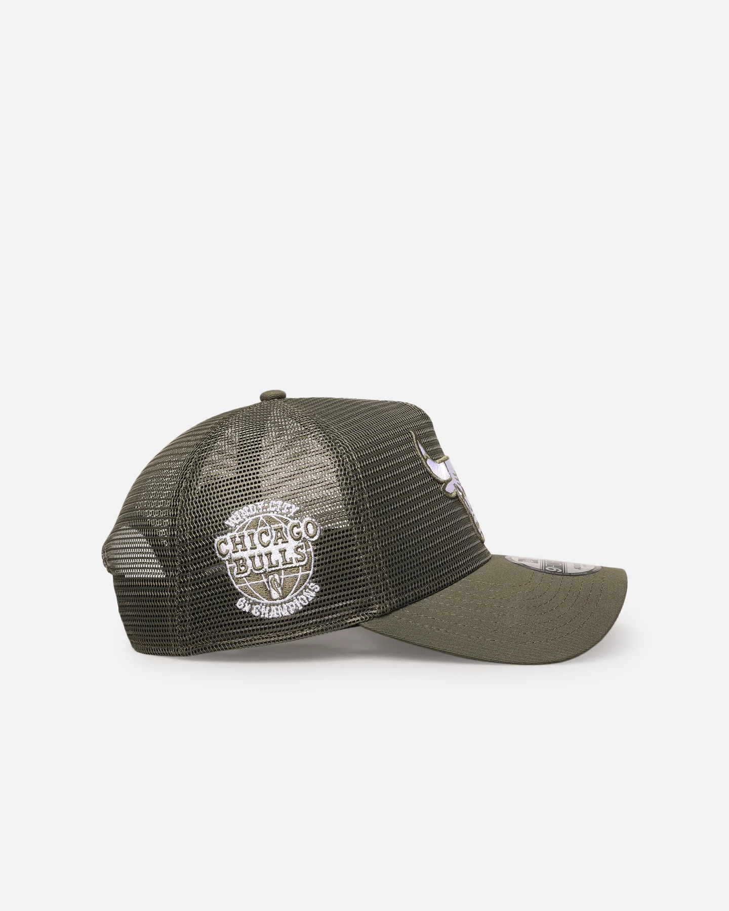 New Era Chicago Bulls 'Polychromatic Mesh' 9FORTY A-Frame Snapback New Olive - Image 3