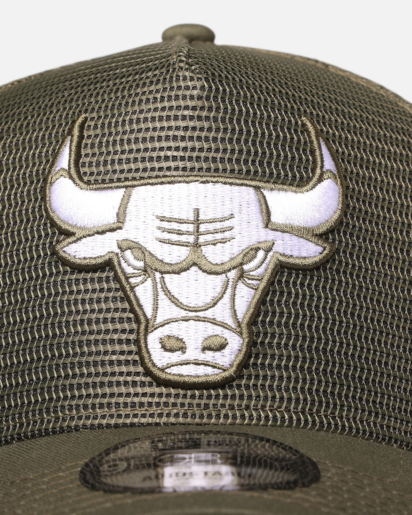 New Era Chicago Bulls 'Polychromatic Mesh' 9FORTY A-Frame Snapback New Olive - Image 5