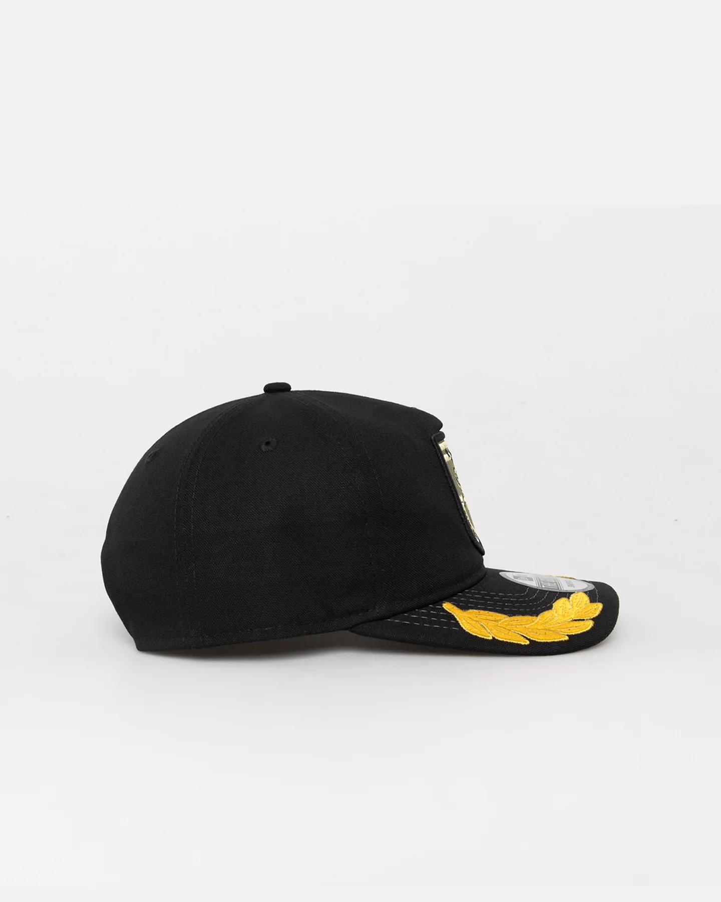New Era Chicago White Sox 'Military Patch' Pre-Curved Golfer Snapback Black - Image 4