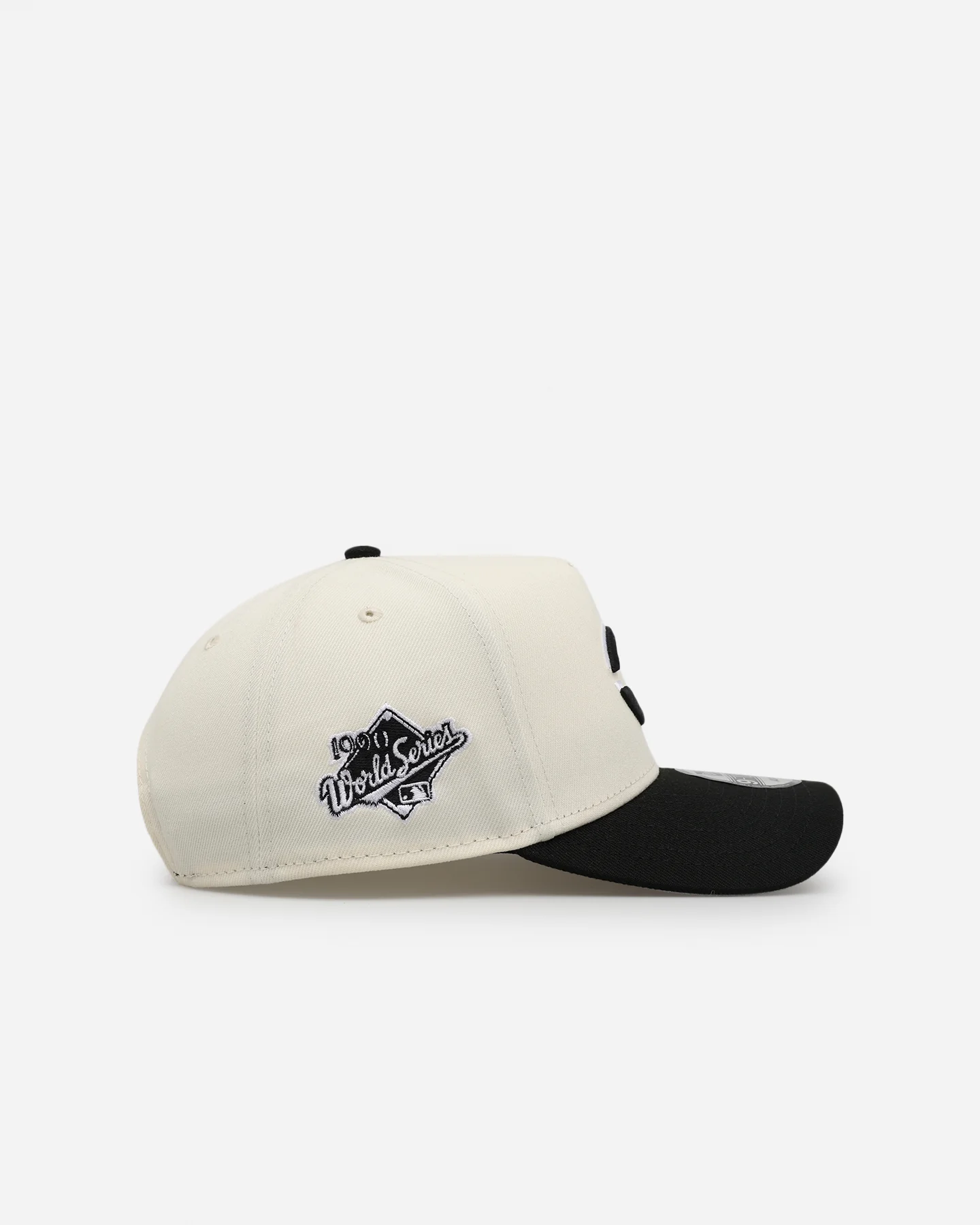 New Era Cincinnati Reds 'Chrome Upside Down Logo' 9FORTY A-Frame Snapback Chrome/Black - Image 3