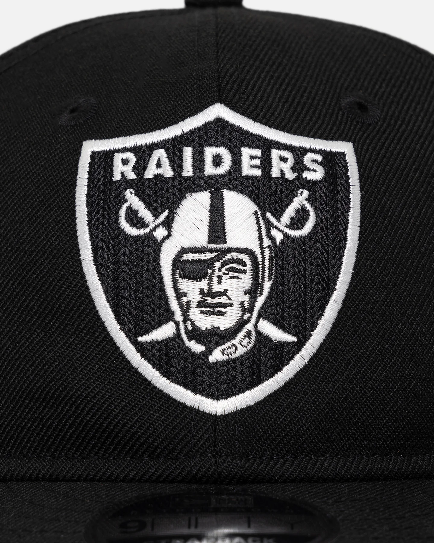 New Era Las Vegas Raiders 'Retro Crown Classic' 9FIFTY Retro Crown Strapback Black - Image 5