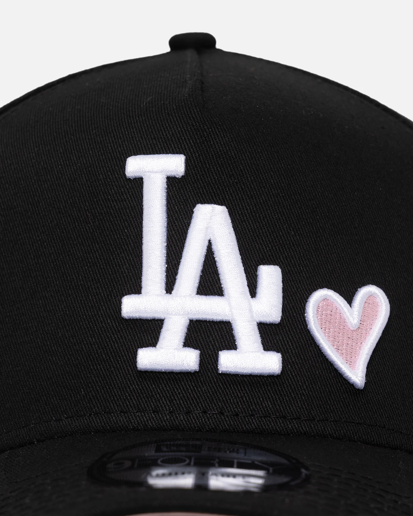 New Era Los Angeles Dodgers 'Pink Satin Hearts' 9FORTY A-Frame Snapback Black/White - Image 5