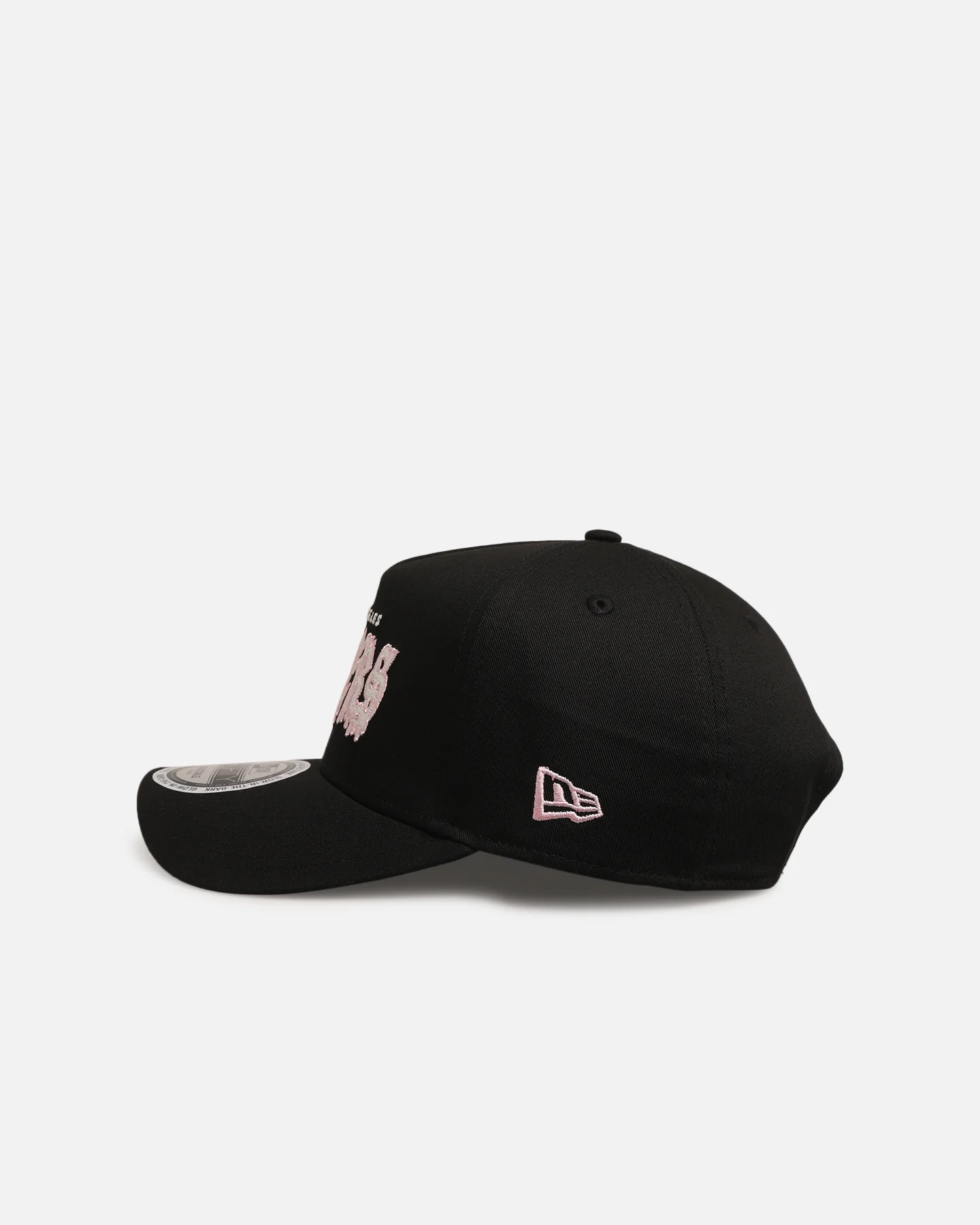 New Era Los Angeles Lakers 'Drip Glow Script' 9FORTY A-Frame Snapback Black/Pink - Image 4