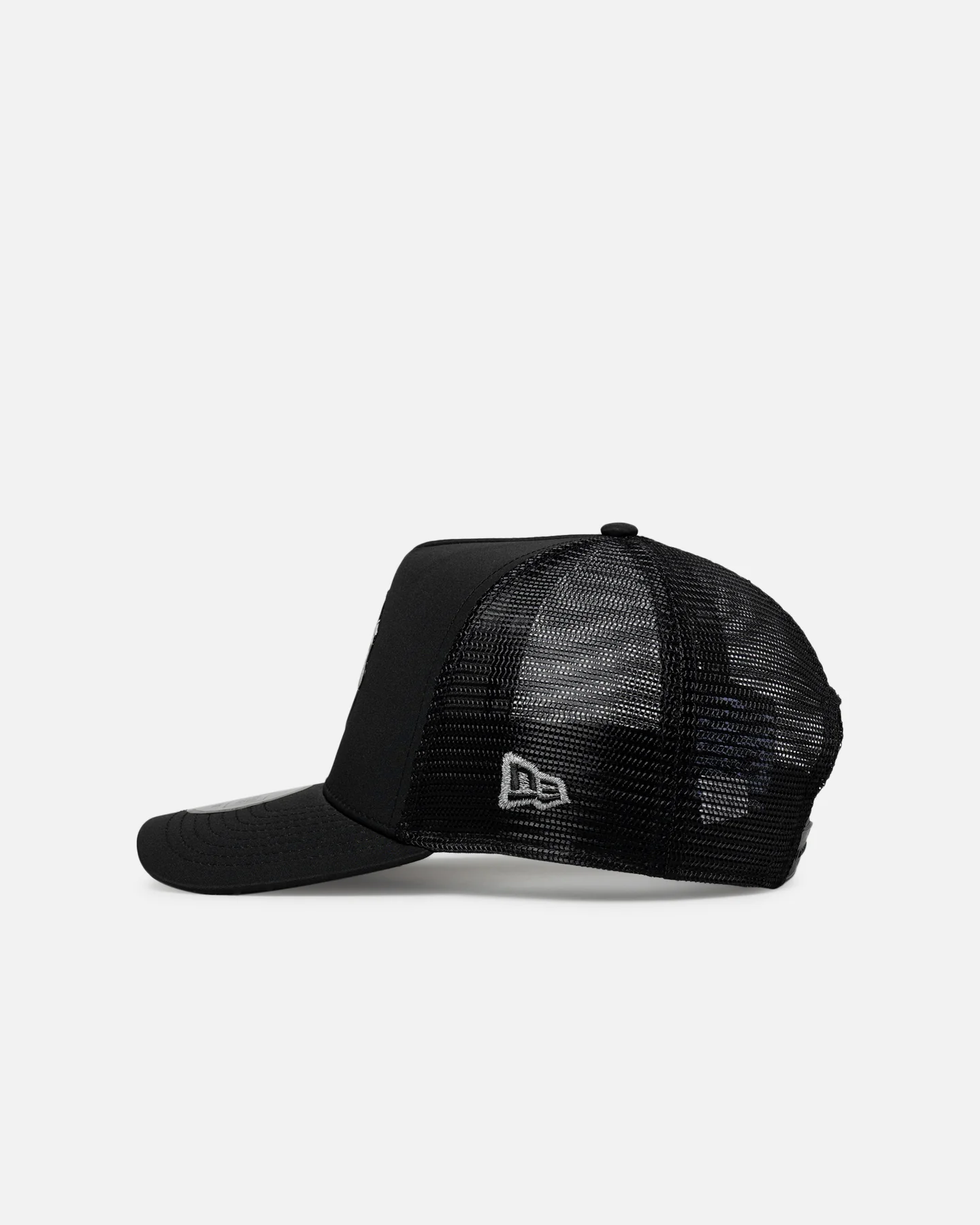 New Era Manchester United FC Reflective A-Frame Trucker Snapback Black - Image 4