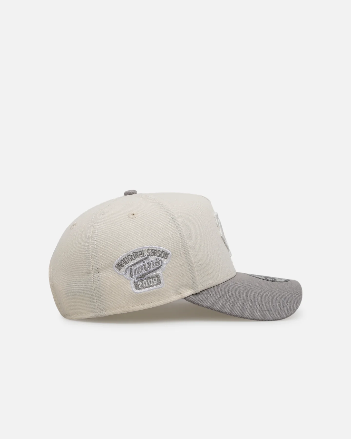 New Era Minnesota Twins 'Too Clean' 9FORTY A-Frame Snapback Chrome - Image 3