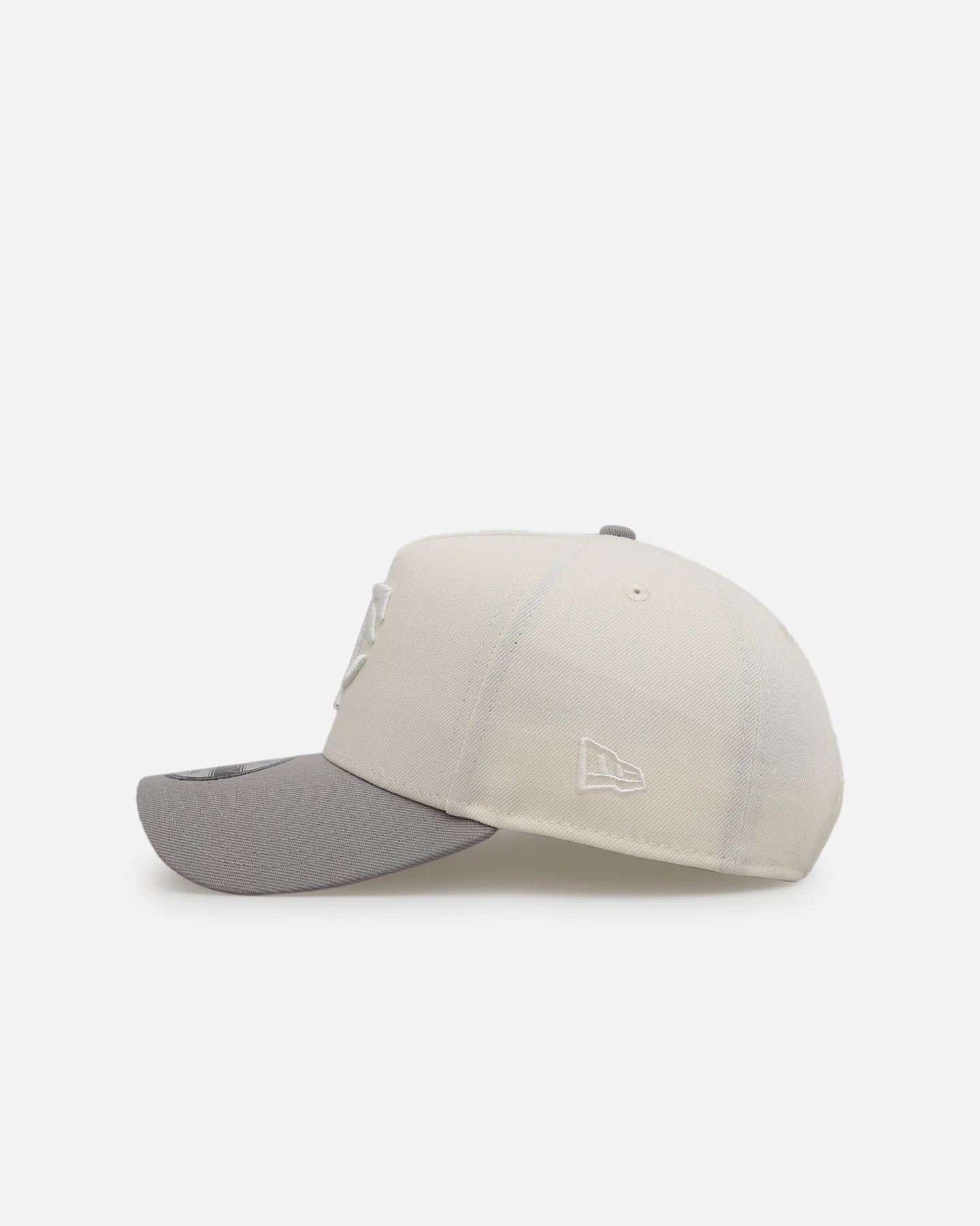 New Era Minnesota Twins 'Too Clean' 9FORTY A-Frame Snapback Chrome - Image 4