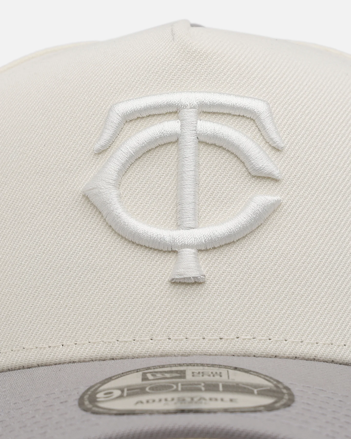 New Era Minnesota Twins 'Too Clean' 9FORTY A-Frame Snapback Chrome - Image 5