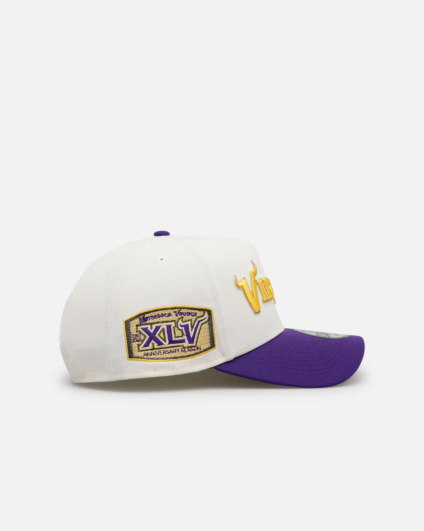 New Era Minnesota Vikings 'Chrome Metallic Wordmark' 9FORTY A-Frame Snapback Chrome - Image 3