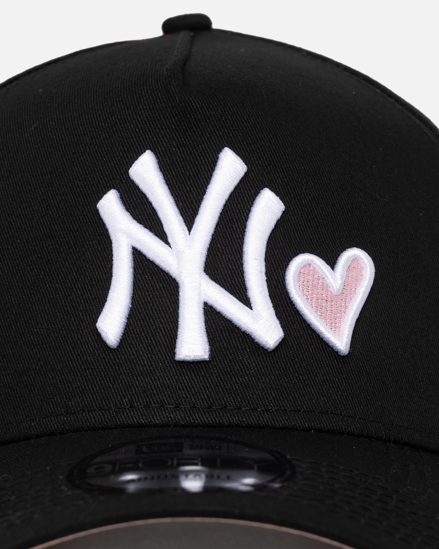 New Era New York Yankees 'Pink Satin Hearts' 9FORTY A-Frame Snapback Black/White - Image 5