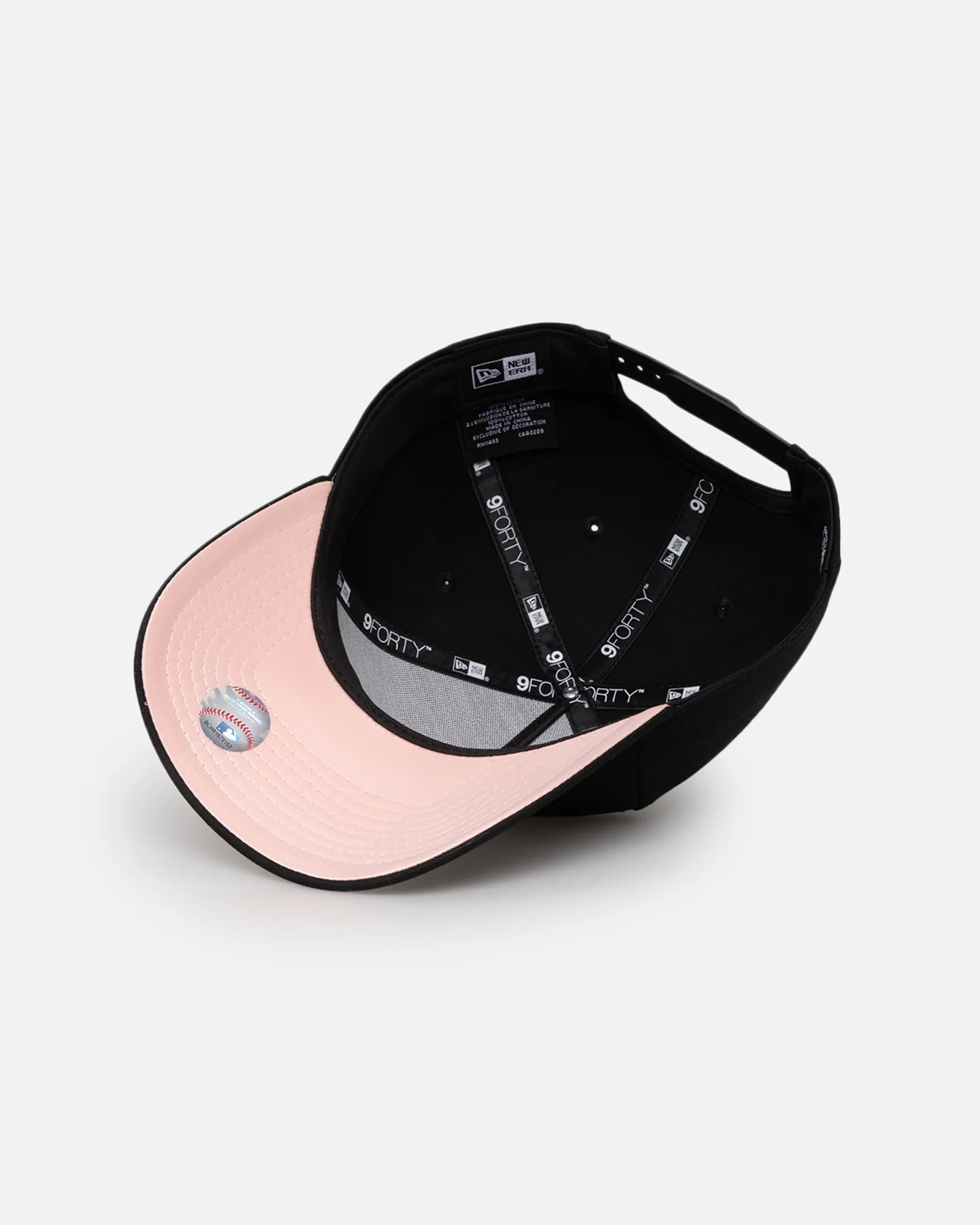 New Era New York Yankees 'Pink Satin Hearts' 9FORTY A-Frame Snapback Black/White - Image 6