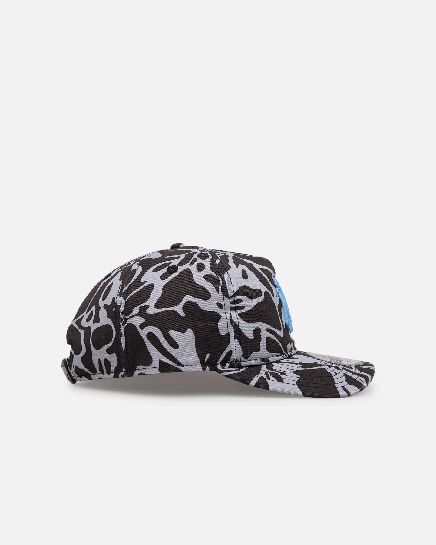 New Era New York Yankees 'Brushed Cotton' 19TWENTY Strapback Black/Light Blue - Image 3