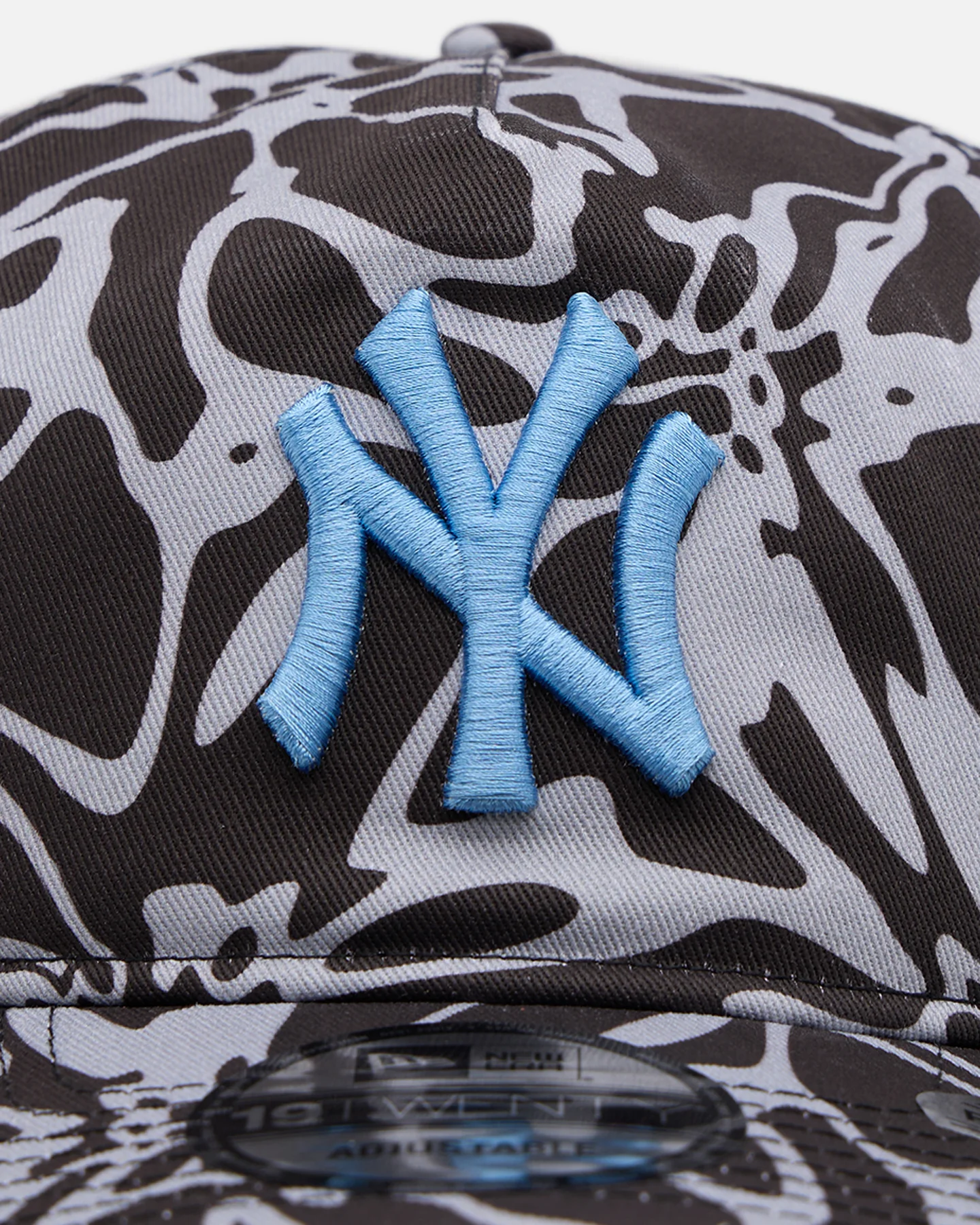 New Era New York Yankees 'Brushed Cotton' 19TWENTY Strapback Black/Light Blue - Image 5