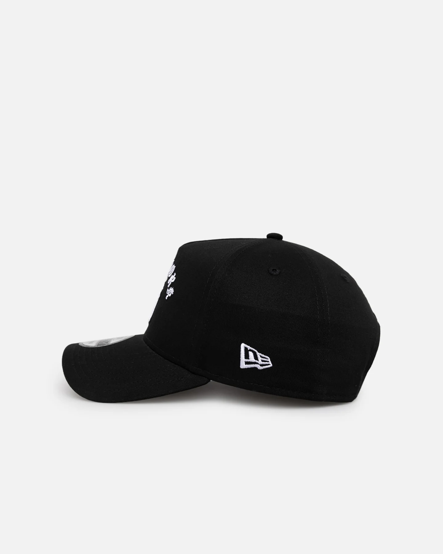 New Era New York Yankees 'Gothic Arch' 9FORTY A-Frame Snapback Black/White - Image 4