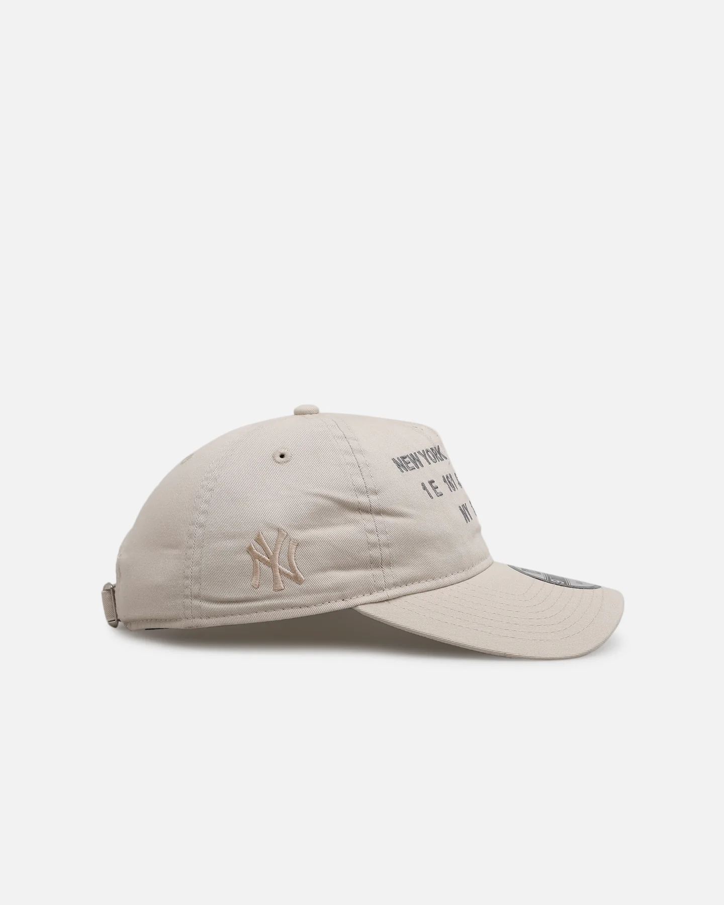 New Era New York Yankees 'Location' 9TWENTY Strapback Cream - Image 3