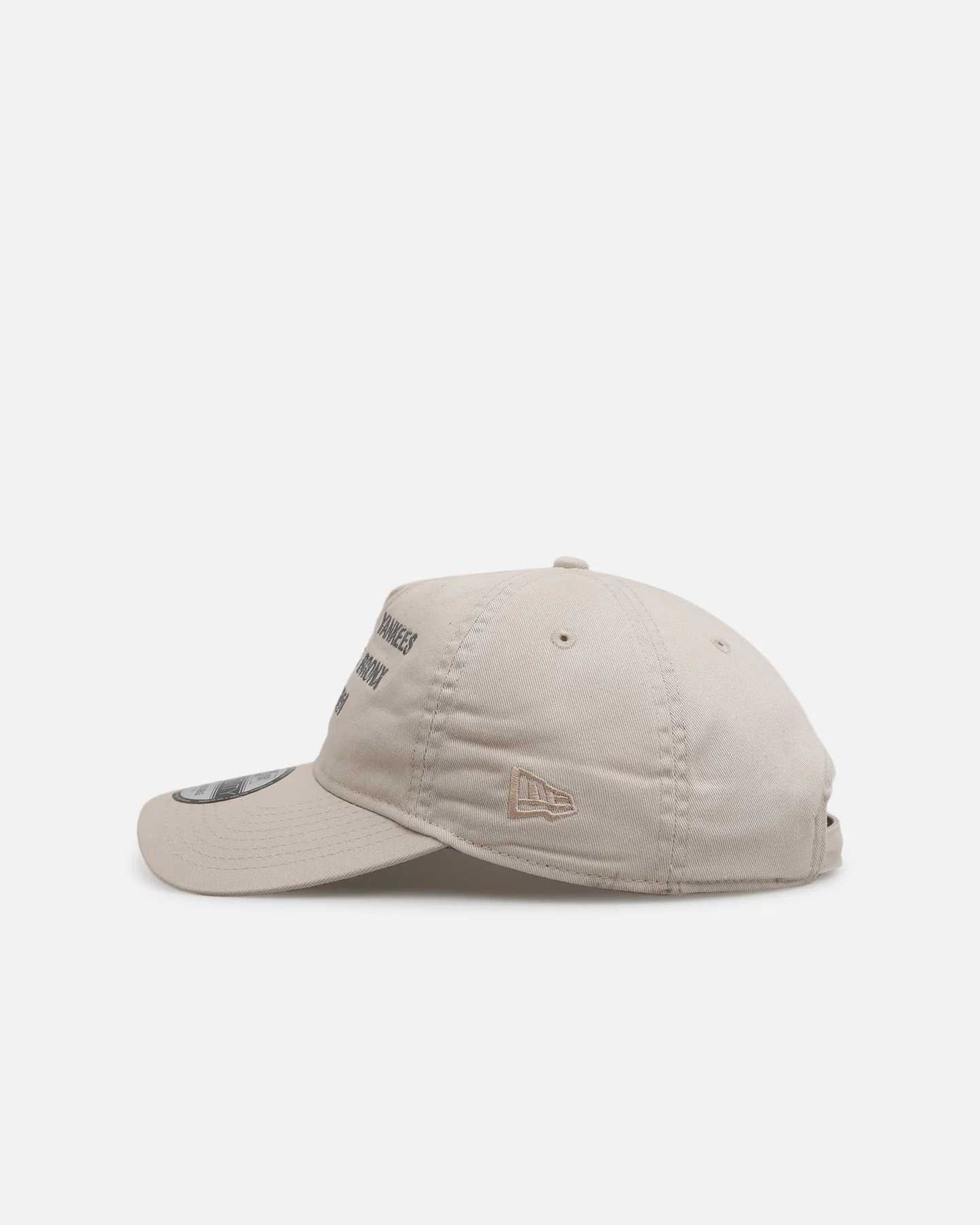 New Era New York Yankees 'Location' 9TWENTY Strapback Cream - Image 4