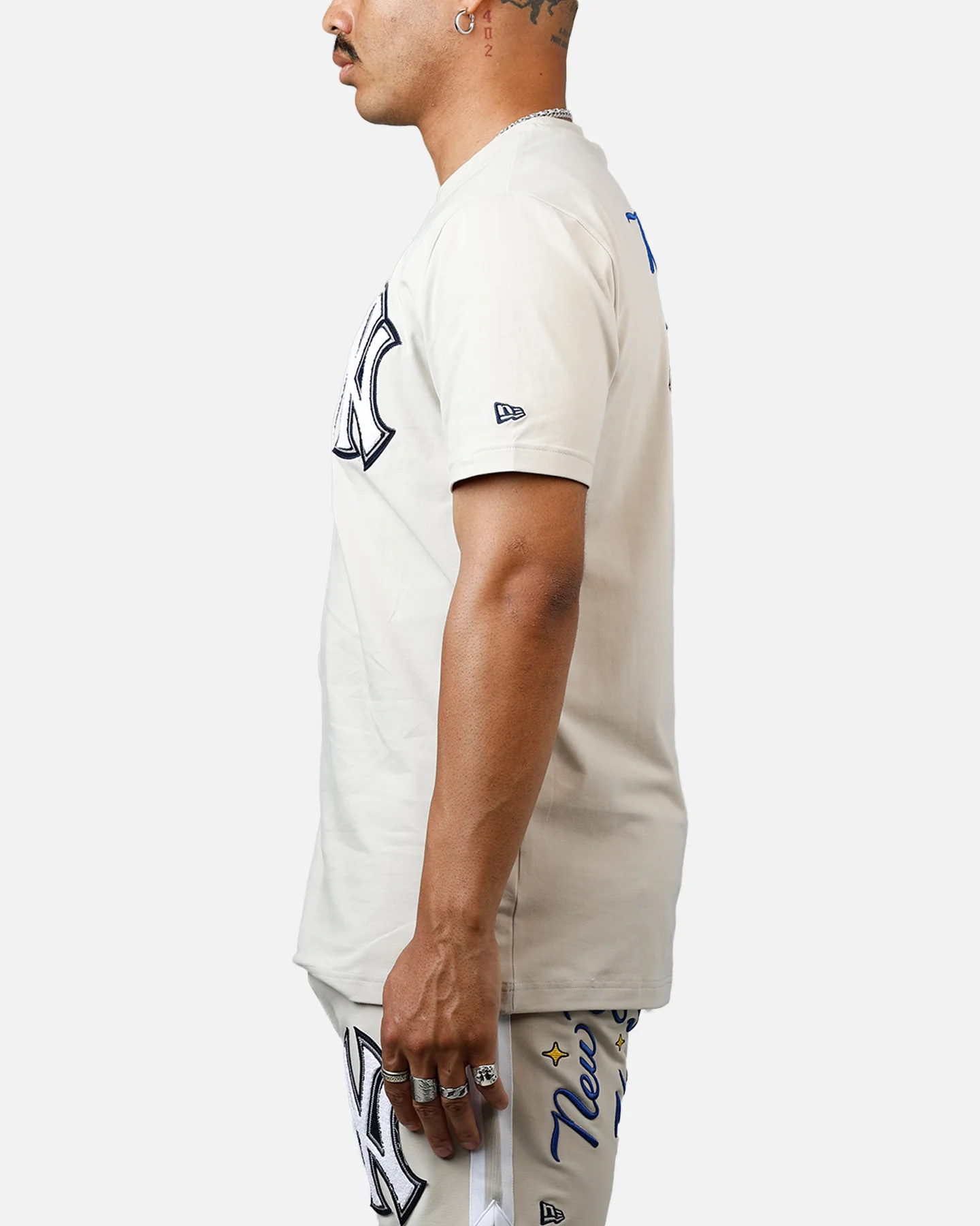 New Era New York Yankees 'Logo Select' Summer T-Shirt Stone - Image 5