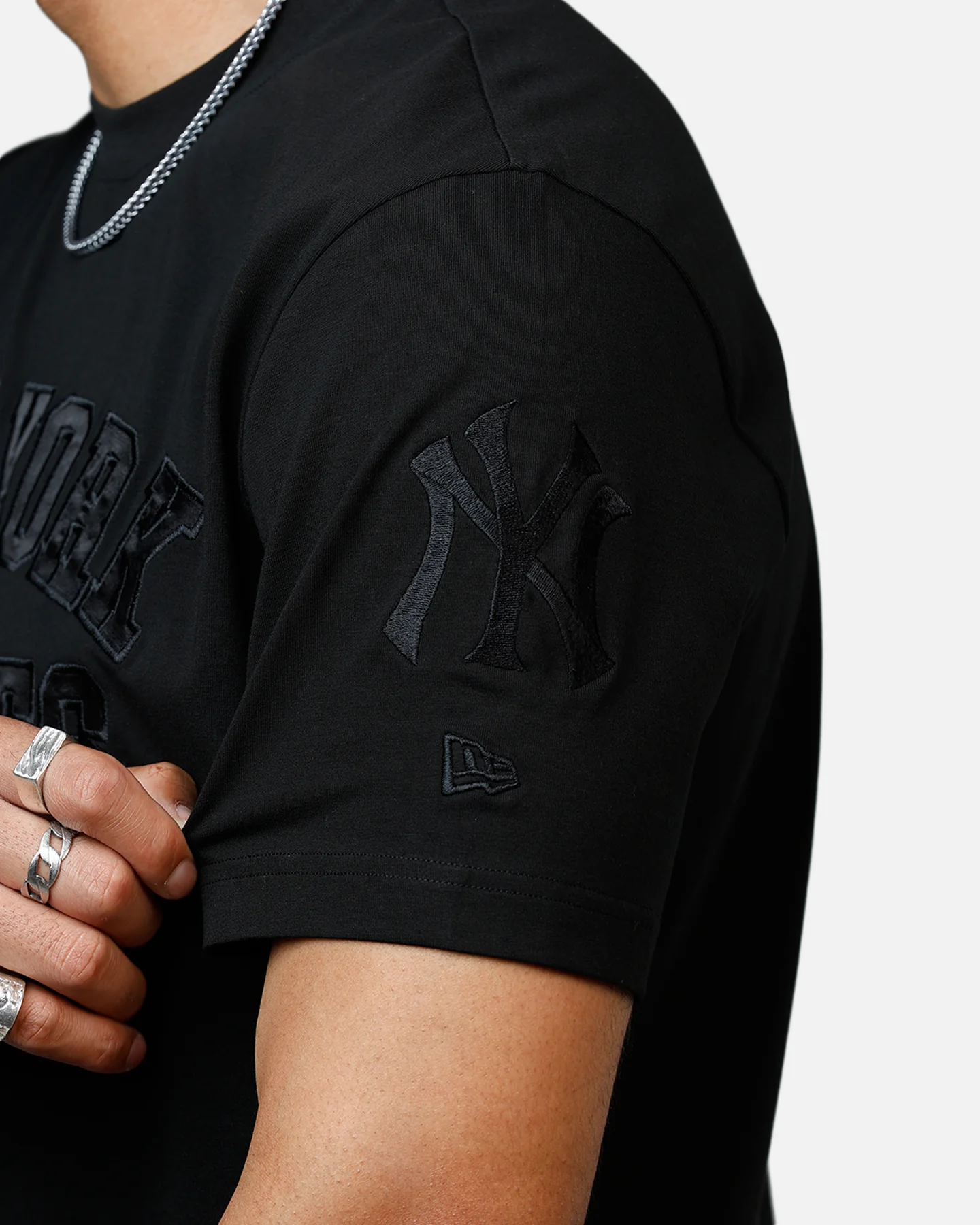 New Era New York Yankees Logo Select T-Shirt Black/Black - Image 6