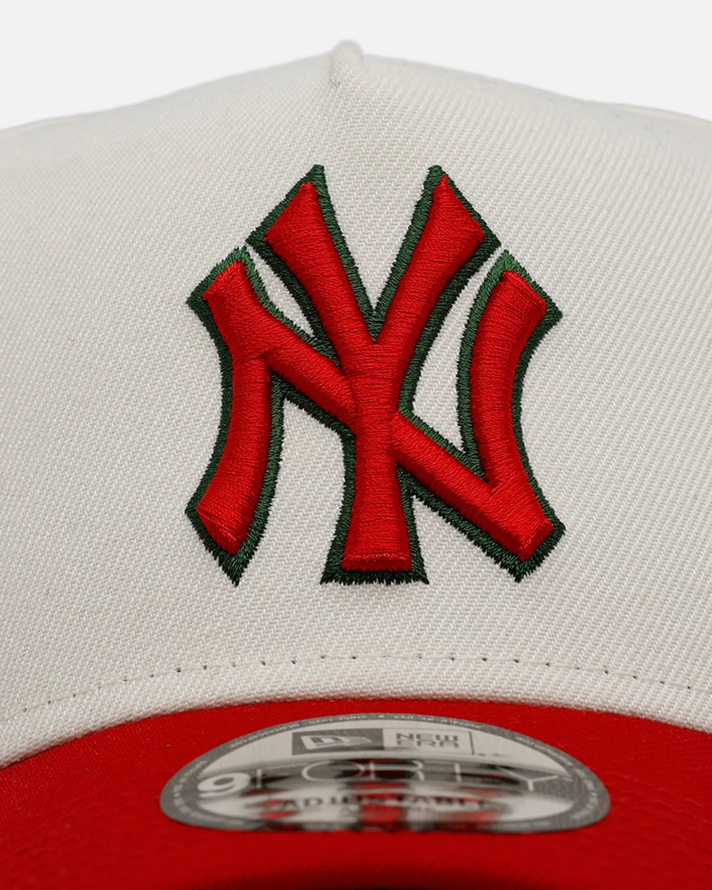 New Era New York Yankees 'Strawberry' 9FORTY A-Frame Snapback Chrome/Red - Image 5