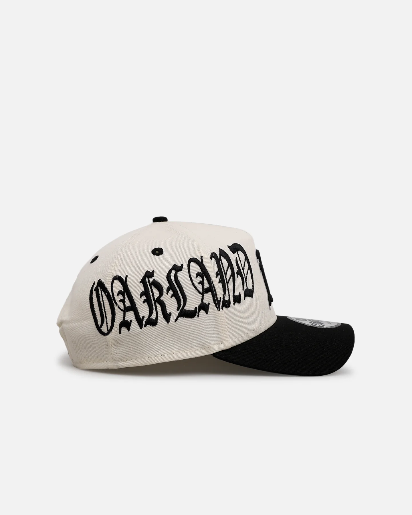New Era Oakland Athletics 'Gothic Script Two Tone' 9FORTY A-Frame Snapback Chrome/Black - Image 3