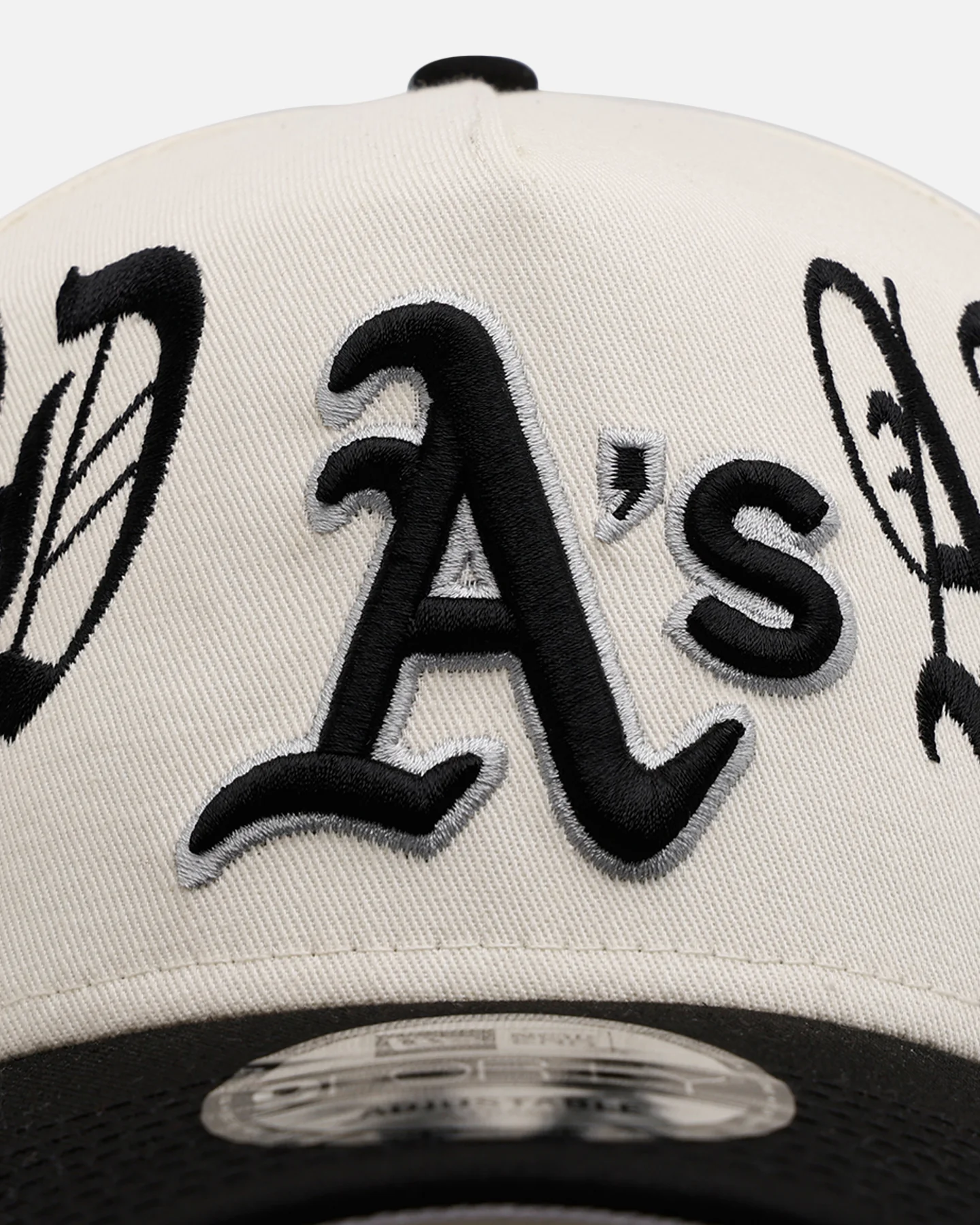 New Era Oakland Athletics 'Gothic Script Two Tone' 9FORTY A-Frame Snapback Chrome/Black - Image 5
