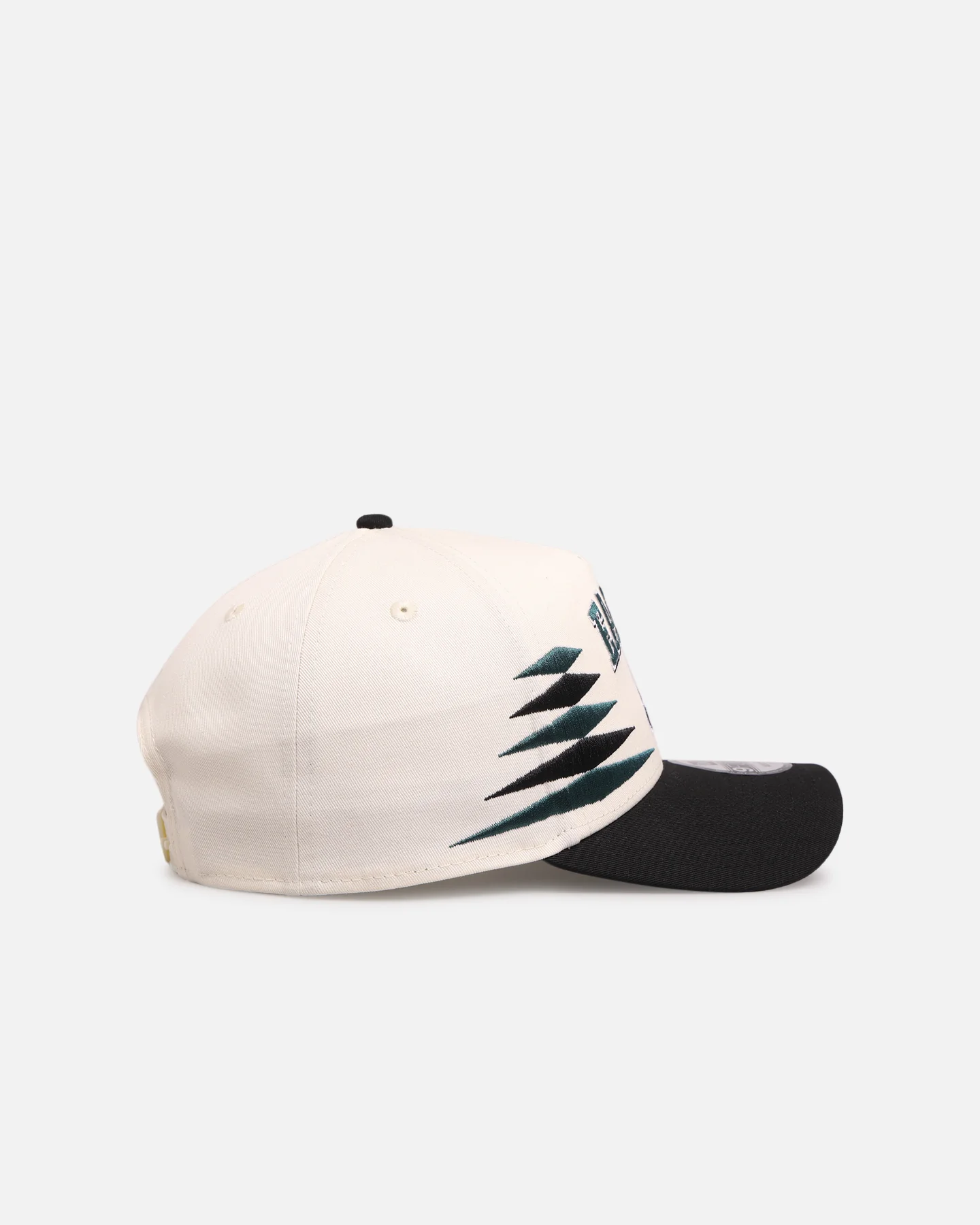 New Era Philadelphia Eagles 'Regency Crown' 9FORTY A-Frame Snapback Chrome White/Black - Image 3