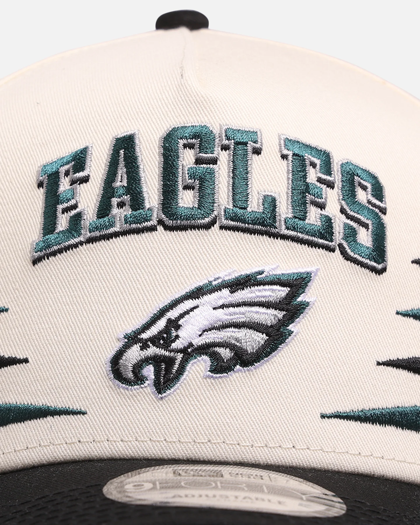 New Era Philadelphia Eagles 'Regency Crown' 9FORTY A-Frame Snapback Chrome White/Black - Image 5