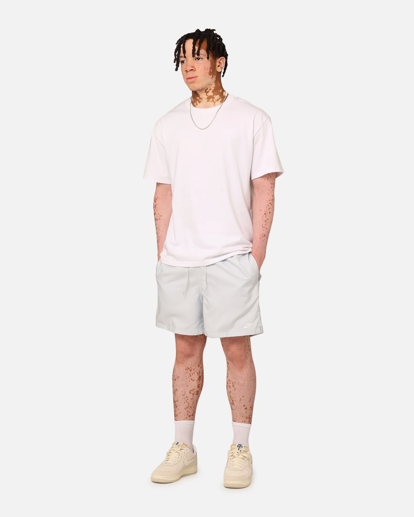 Nike Club Flow Shorts Pure Platinum - Image 2
