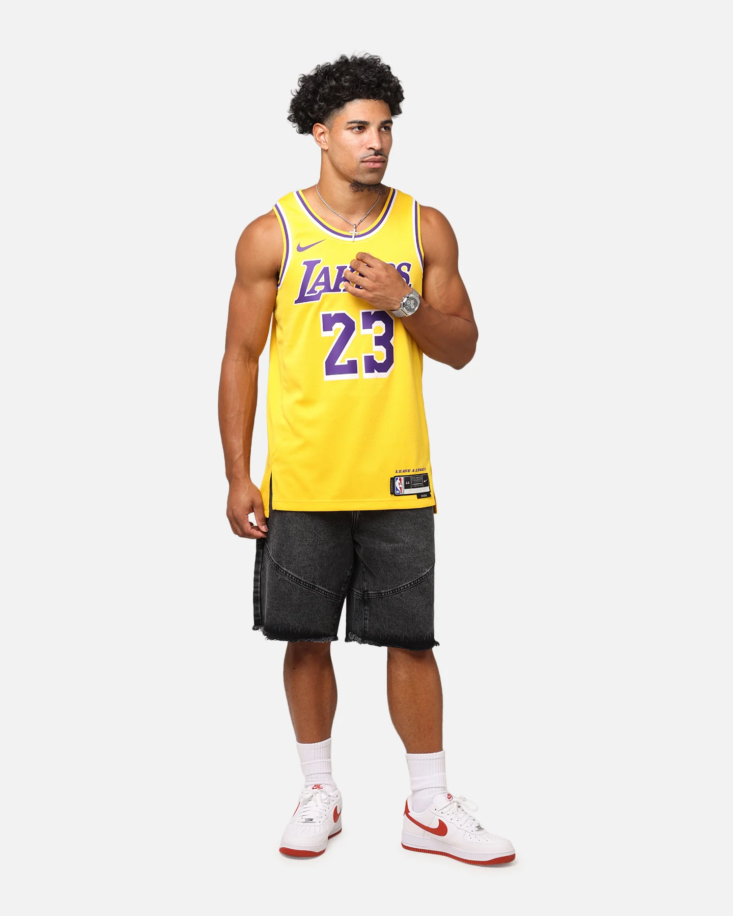 Nike Los Angeles Lakers Lebron James Dri-FIT Swingman Jersey Amarillo - Image 3