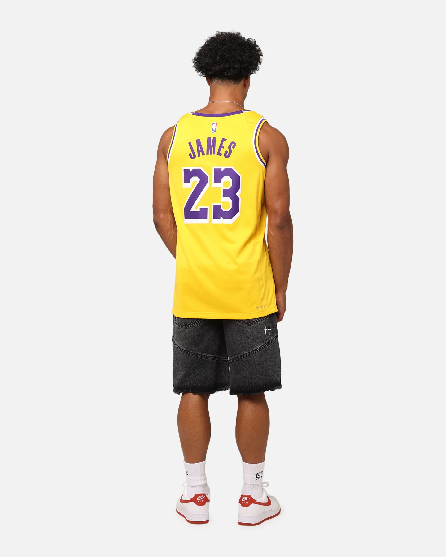 Nike Los Angeles Lakers Lebron James Dri-FIT Swingman Jersey Amarillo - Image 4