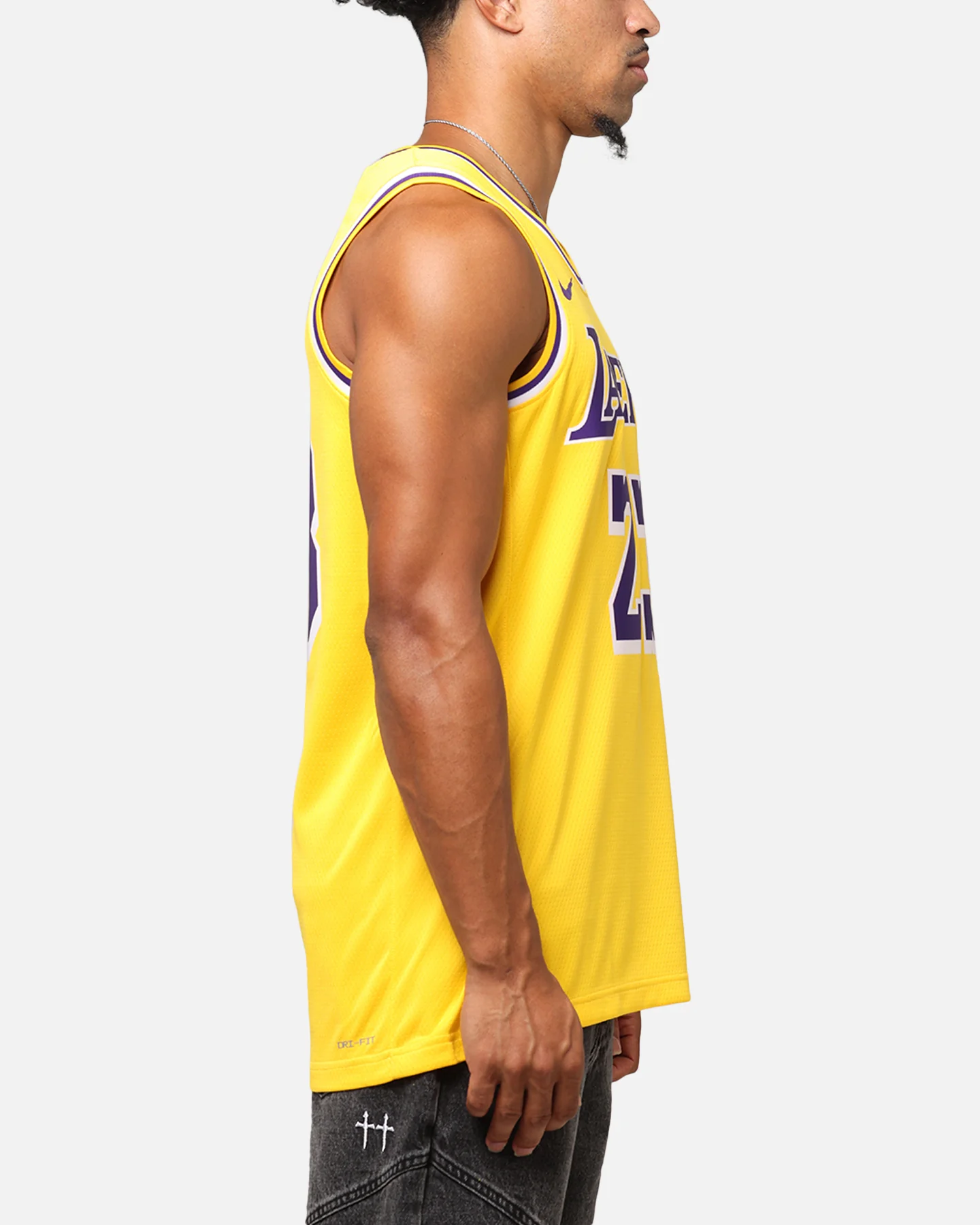 Nike Los Angeles Lakers Lebron James Dri-FIT Swingman Jersey Amarillo - Image 5