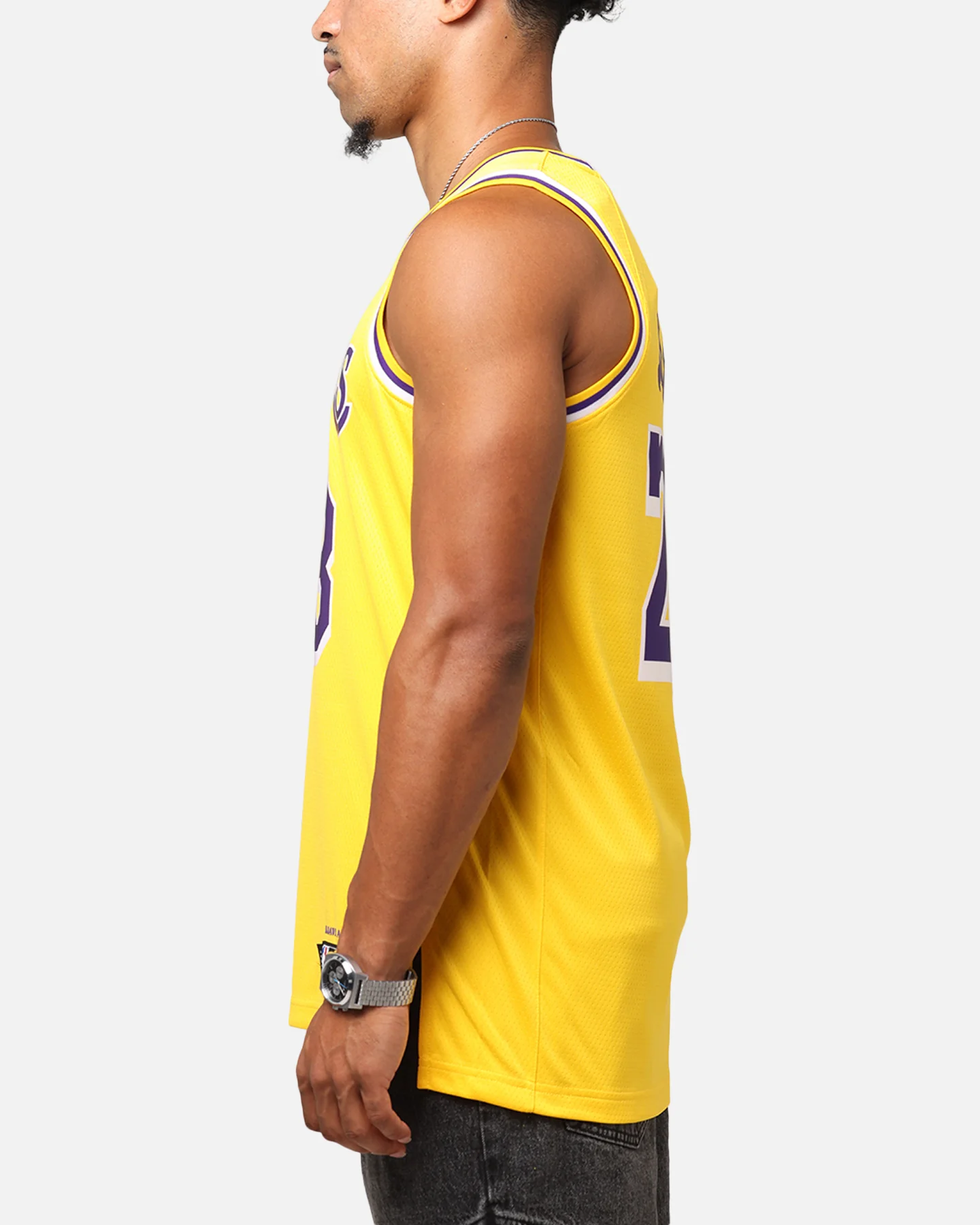 Nike Los Angeles Lakers Lebron James Dri-FIT Swingman Jersey Amarillo - Image 6