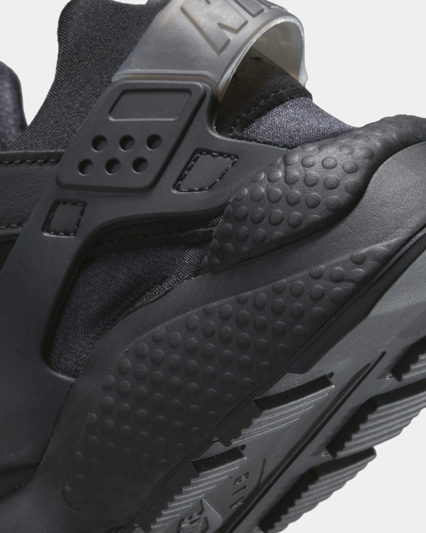 Nike Women's Air Huarache Black/Black - Image 8