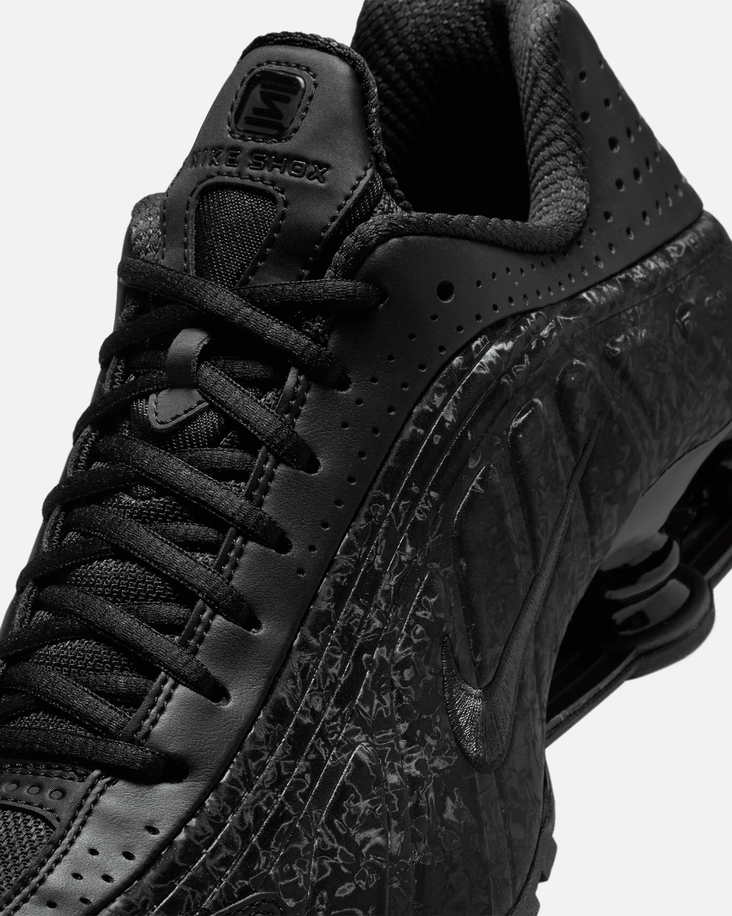 Nike Women's Shox R4 Black/Smoke - Image 6