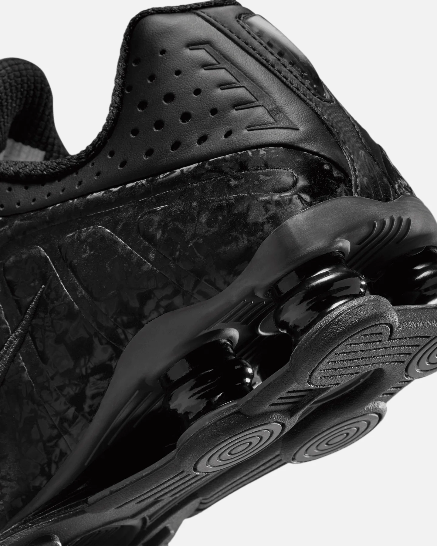 Nike Women's Shox R4 Black/Smoke - Image 8