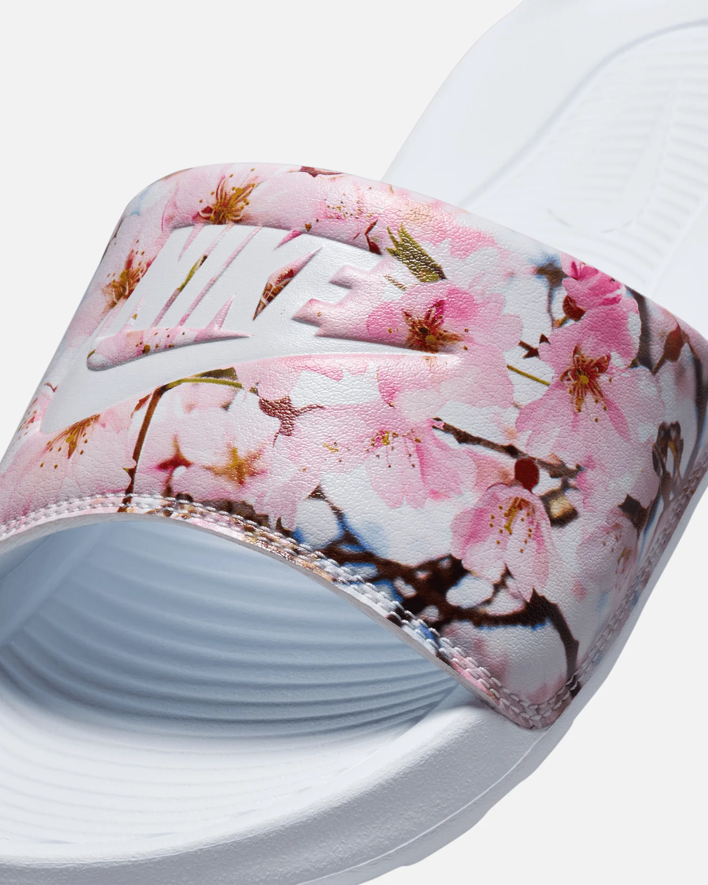 Nike Women's Victori One Slides White/White - Image 5