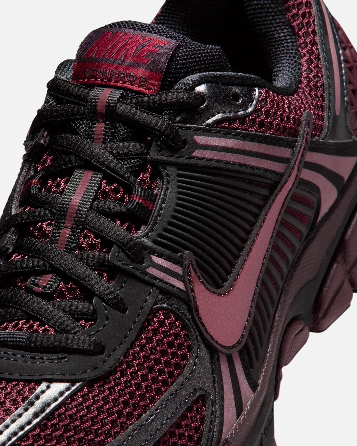 Nike Women's Zoom Vomero 5 Black/Red - Image 6
