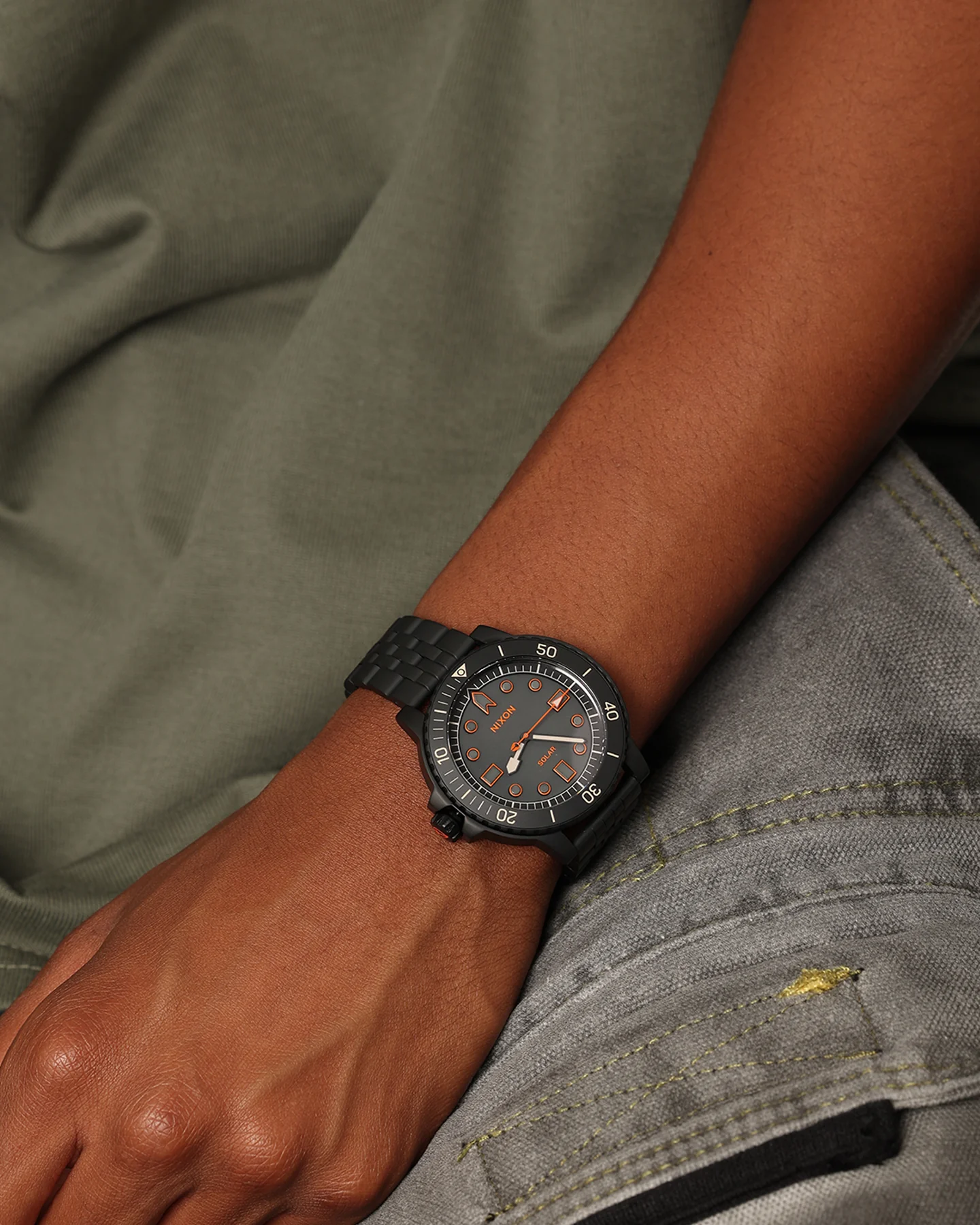 Nixon Stinger 44 Solar Watch Black/Luminescent - Image 2