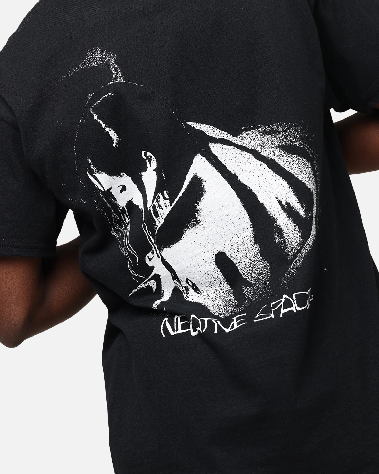 Poppy Negative Spaces T-Shirt Black - Image 8