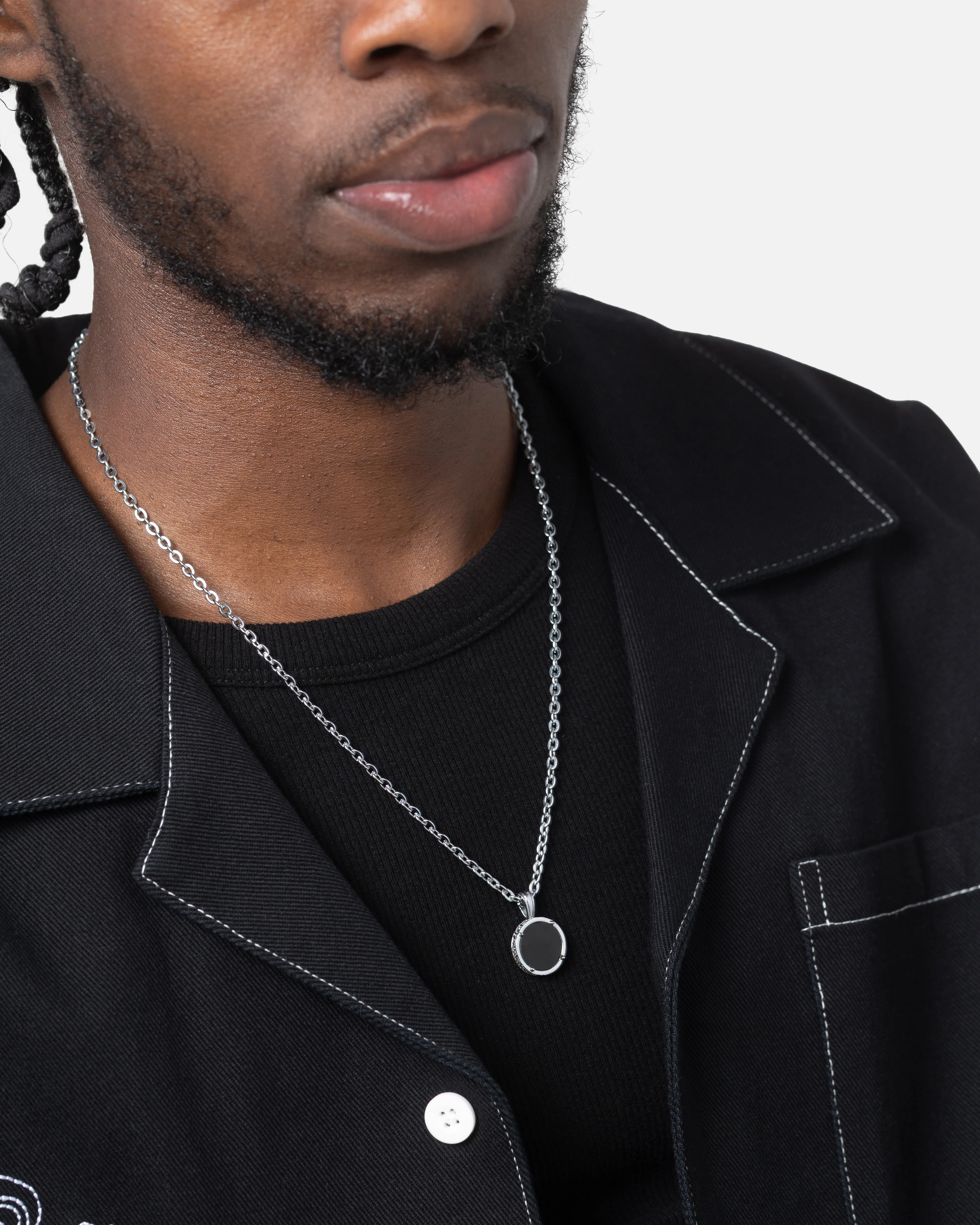 Saint Morta Onyx Round Pendant Chain White Gold - Image 4