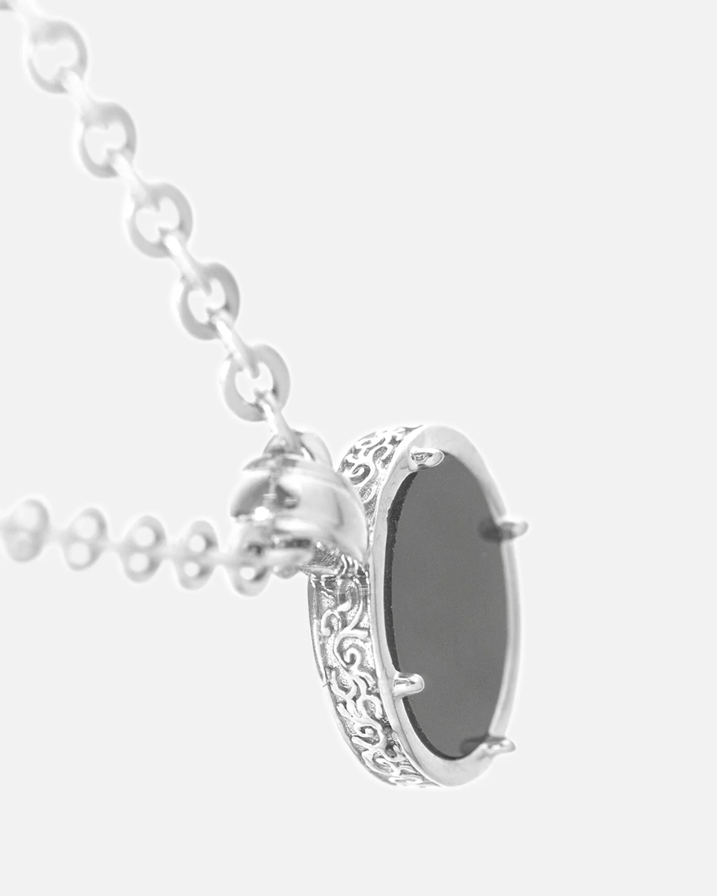 Saint Morta Onyx Round Pendant Chain White Gold - Image 8