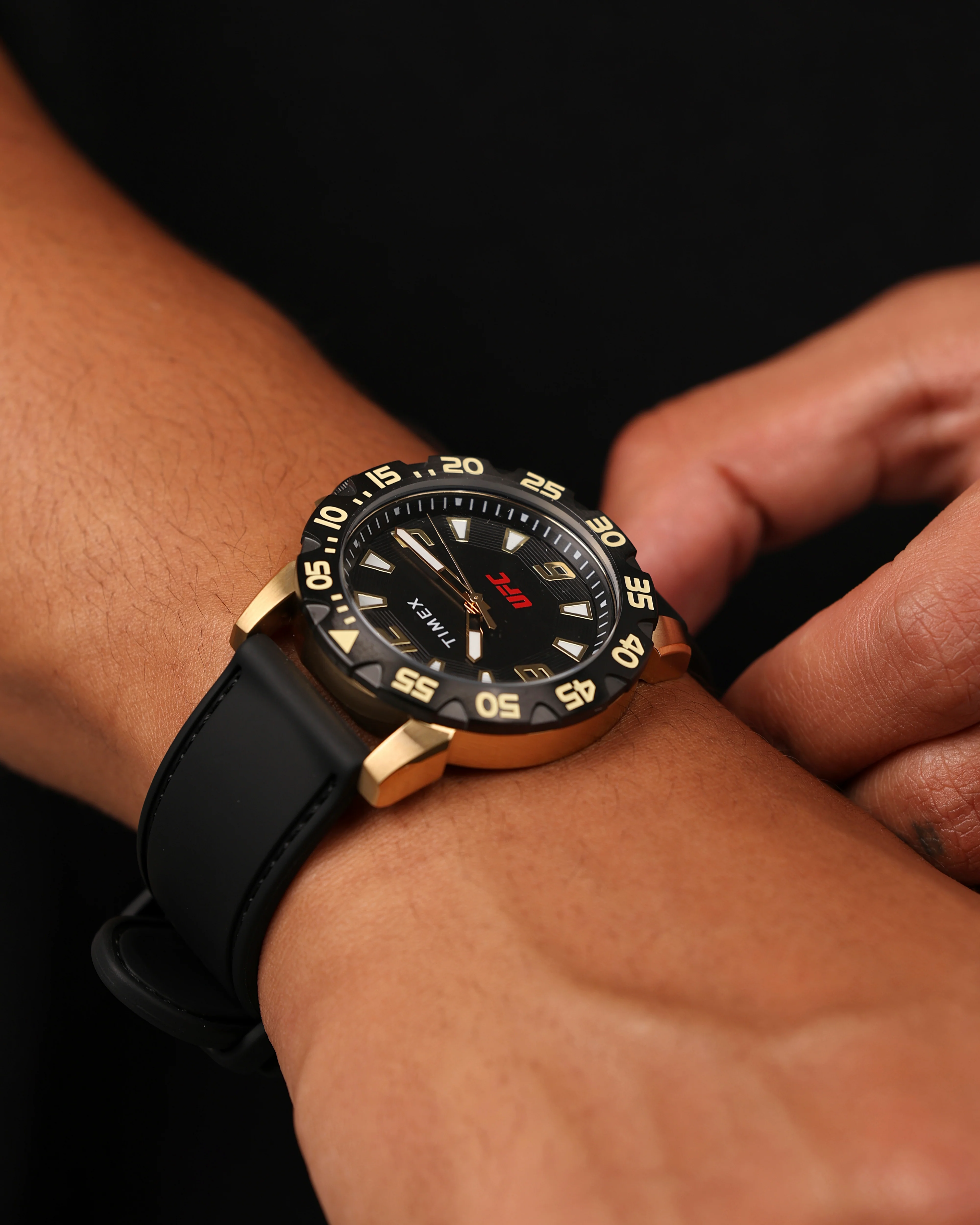 UFC X Timex Champ Watch Black/Gold - Image 4